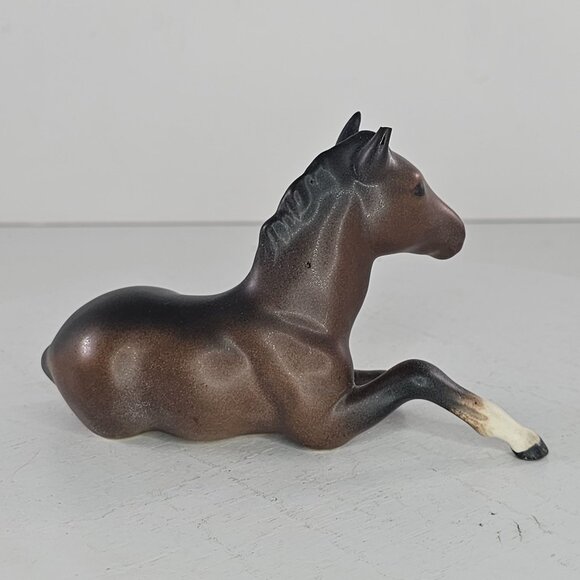 Beswick England Foal Figurine Lying Down Bay Matte *Chipped Ear* - Picture 6 of 9